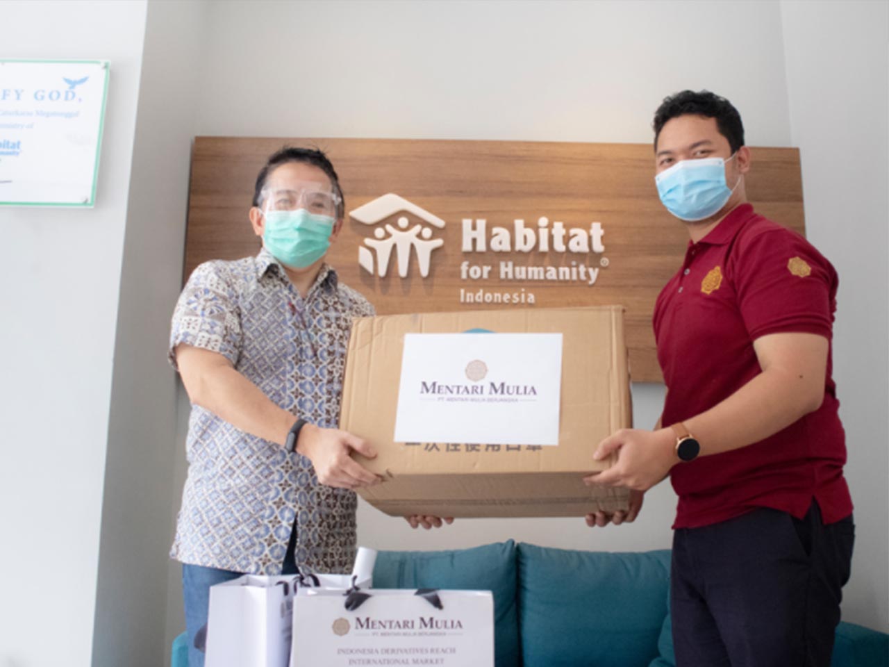 Mentari Mulia Berjangka Memberikan Bantuan kepada Habitat for Humanity untuk Tenaga Kesehatan Indonesia