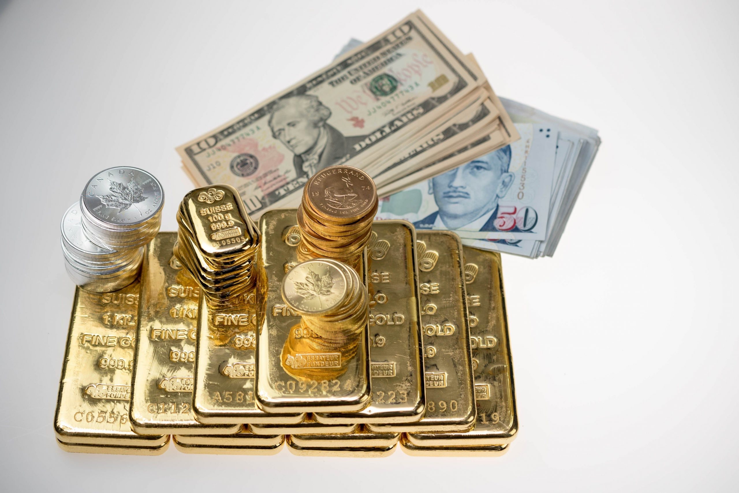 Harga Emas Stabil, Namun Dolar Melemah
