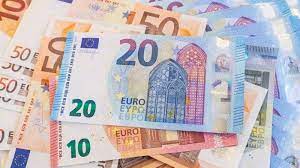 Dolar AS Pertahankan Gain Seiring Melemahnya Euro